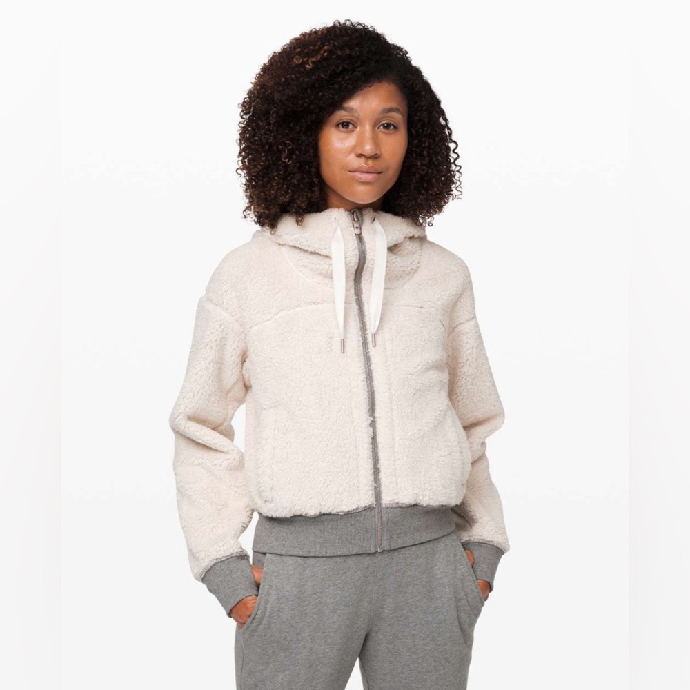 Lululemon Short Sweet and Sherpa Jacket
Heathered Core Medium Grey / Light Ivory